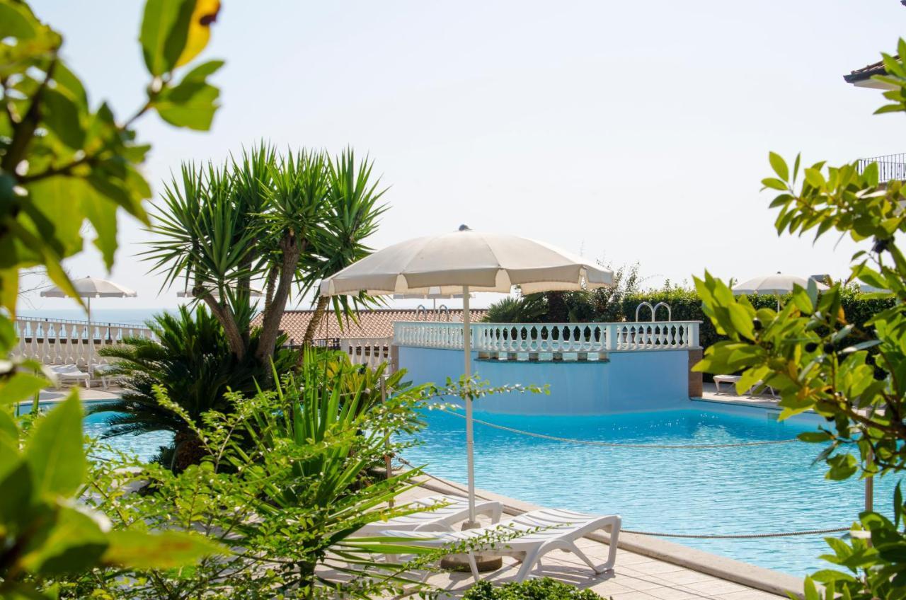 Residence Il Borgo Tortoreto ภายนอก รูปภาพ