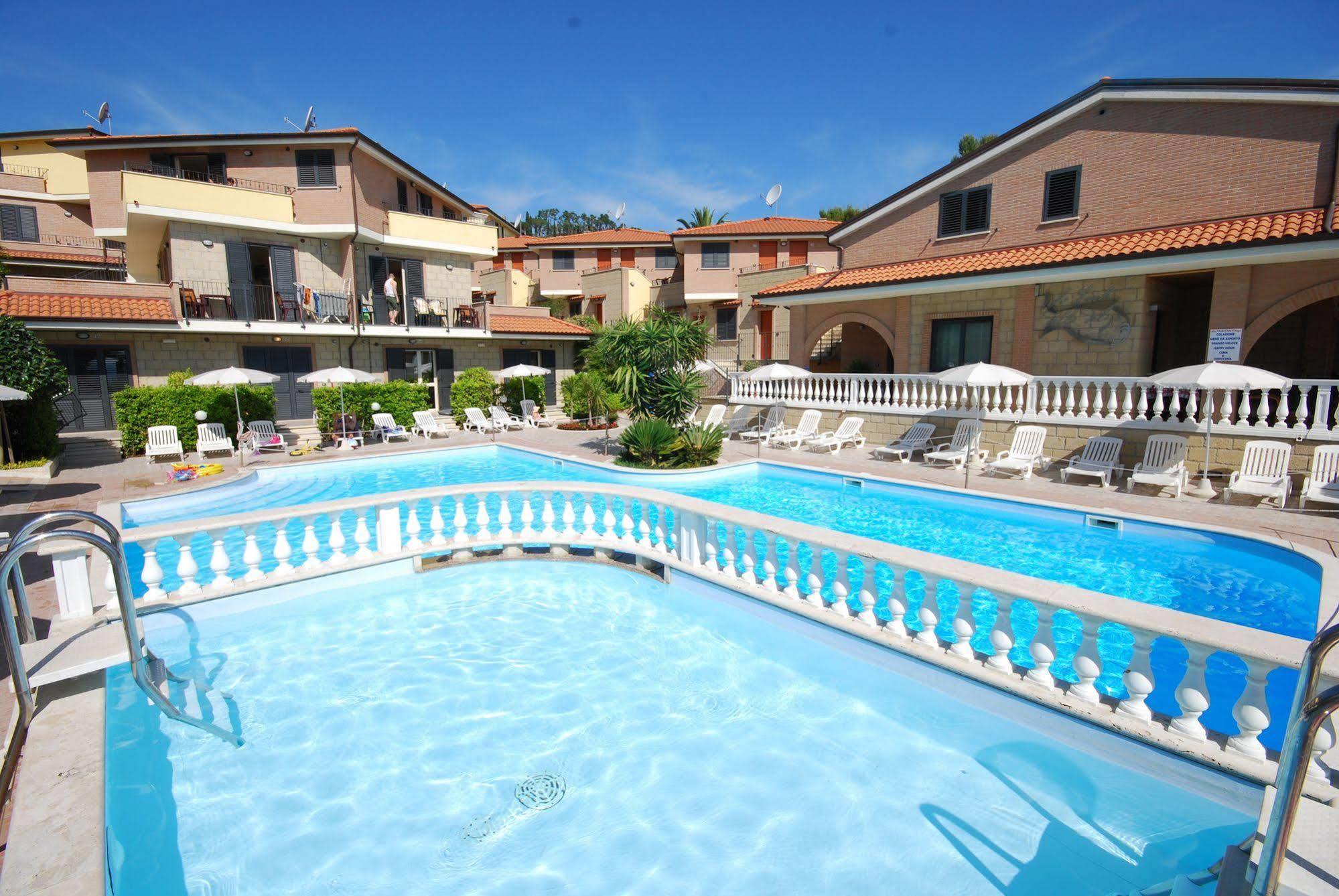 Residence Il Borgo Tortoreto ภายนอก รูปภาพ
