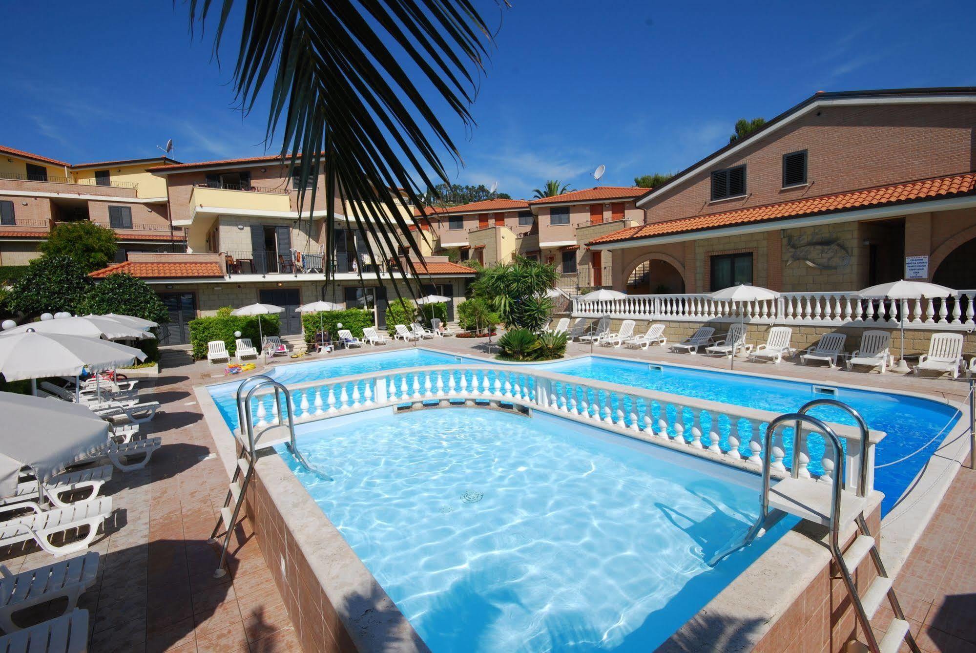 Residence Il Borgo Tortoreto ภายนอก รูปภาพ